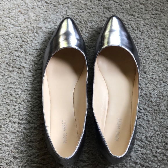 nine west silver flats